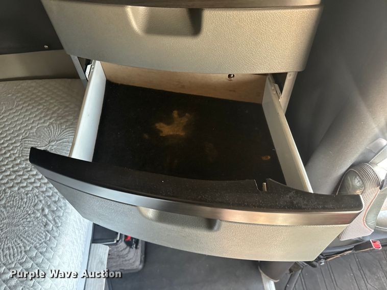 image for item EH3863 2021 Volvo VNL semi truck