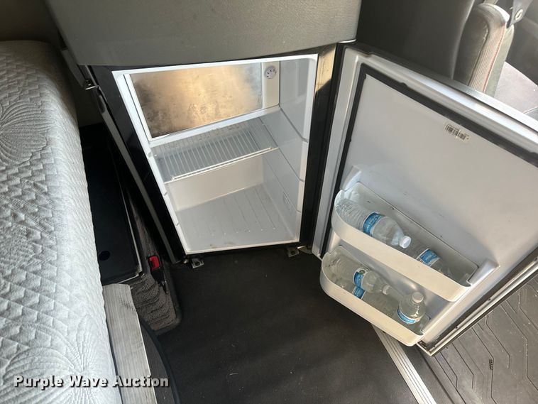 image for item EH3863 2021 Volvo VNL semi truck