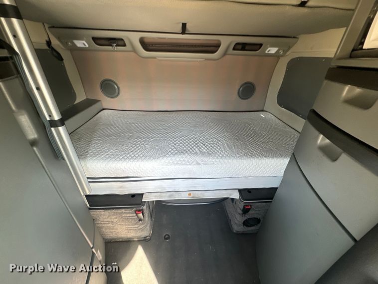 image for item EH3863 2021 Volvo VNL semi truck