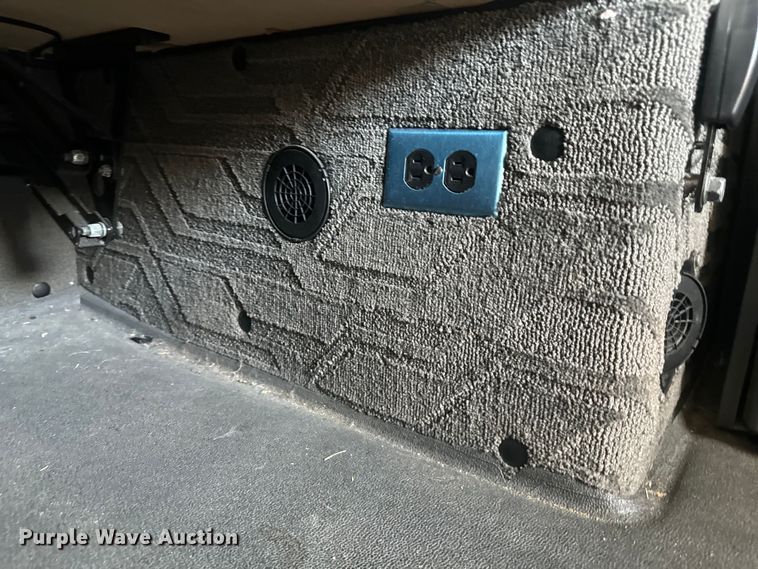 image for item EH3863 2021 Volvo VNL semi truck