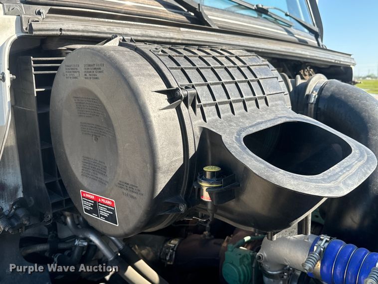 image for item EH3863 2021 Volvo VNL semi truck