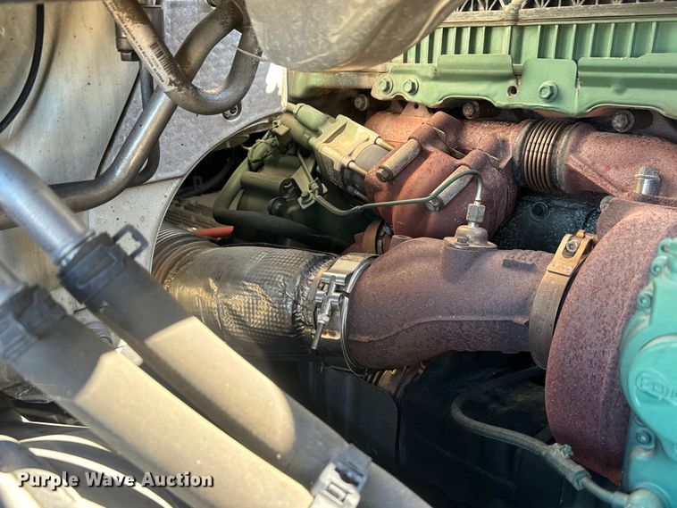 image for item EH3863 2021 Volvo VNL semi truck