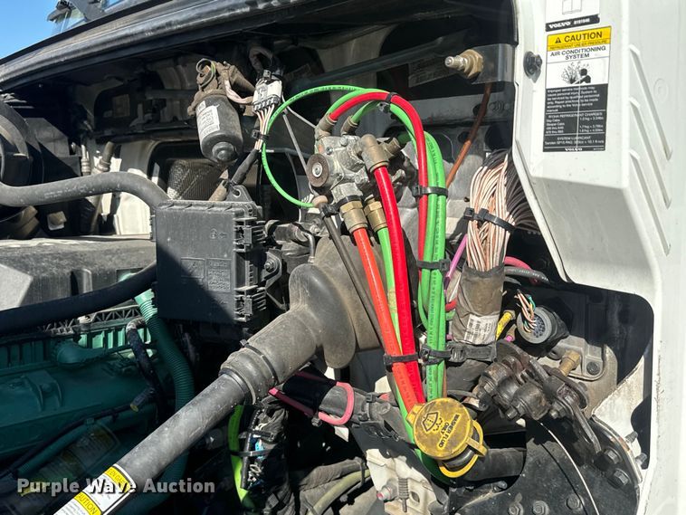 image for item EH3863 2021 Volvo VNL semi truck