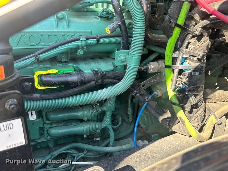 image for item EH3863 2021 Volvo VNL semi truck