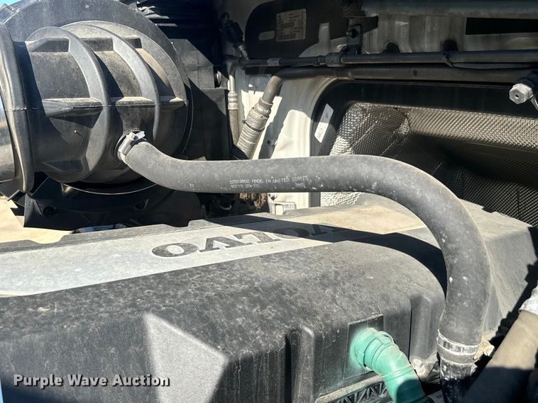 image for item EH3863 2021 Volvo VNL semi truck