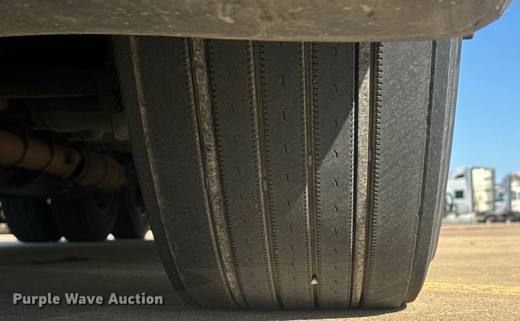 image for item EH3863 2021 Volvo VNL semi truck