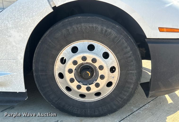 image for item EH3863 2021 Volvo VNL semi truck