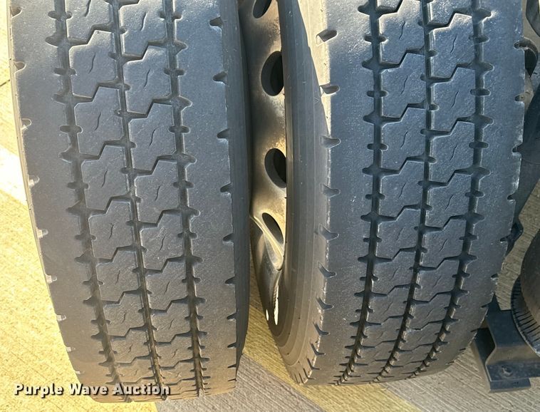 image for item EH3863 2021 Volvo VNL semi truck