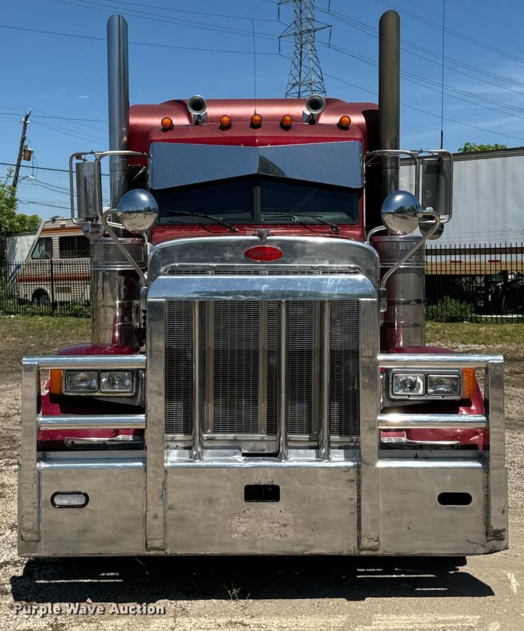image for item EH3864 2005 Peterbilt  379 semi truck
