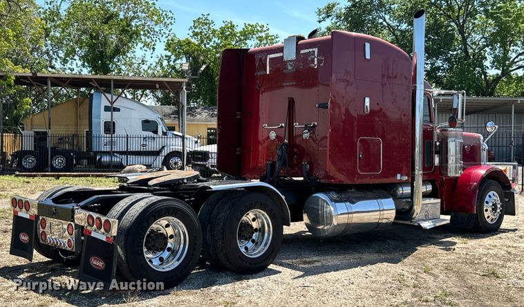 image for item EH3864 2005 Peterbilt  379 semi truck
