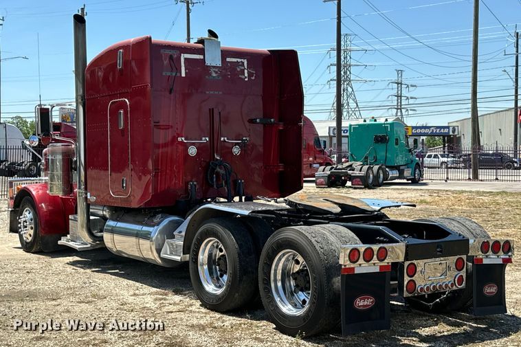 image for item EH3864 2005 Peterbilt  379 semi truck