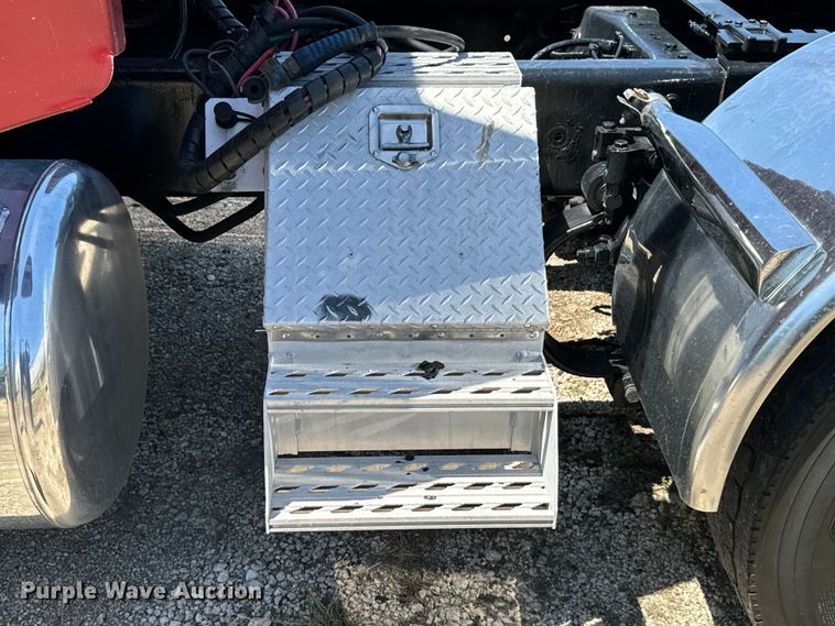 image for item EH3864 2005 Peterbilt  379 semi truck