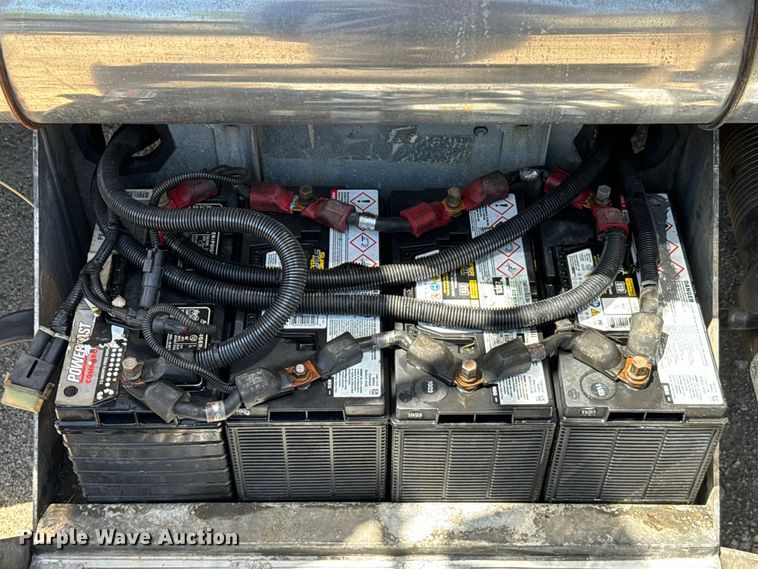 image for item EH3864 2005 Peterbilt  379 semi truck