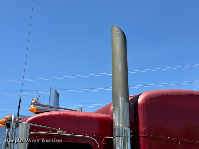 image for item EH3864 2005 Peterbilt  379 semi truck