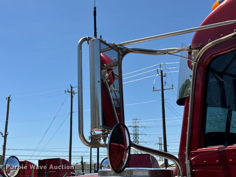 image for item EH3864 2005 Peterbilt  379 semi truck