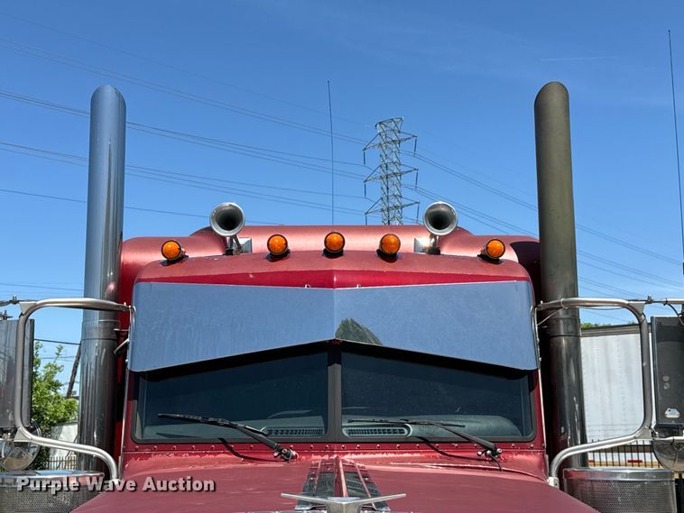 image for item EH3864 2005 Peterbilt  379 semi truck