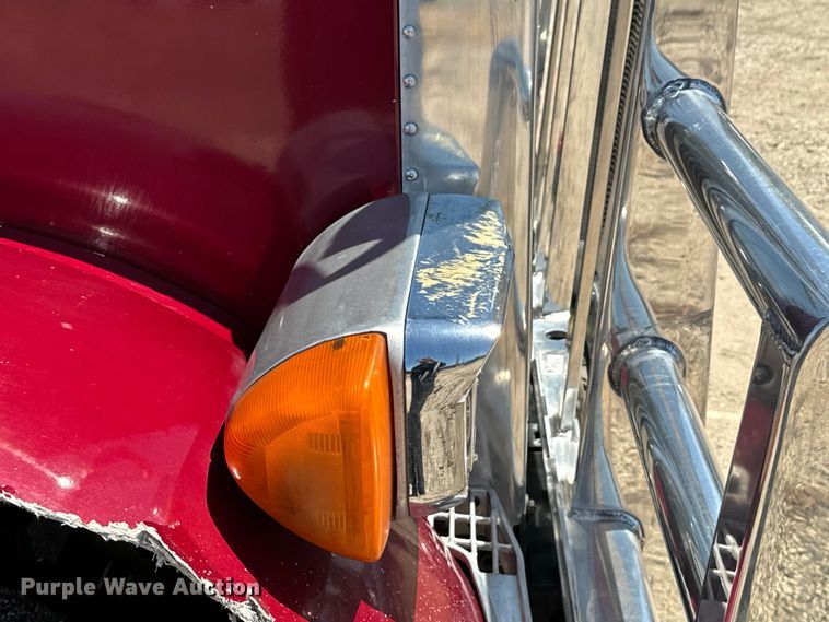 image for item EH3864 2005 Peterbilt  379 semi truck