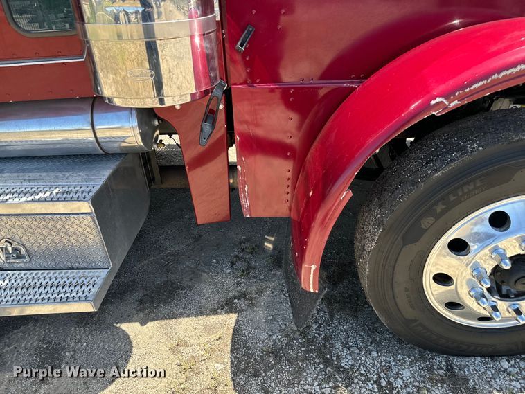 image for item EH3864 2005 Peterbilt  379 semi truck