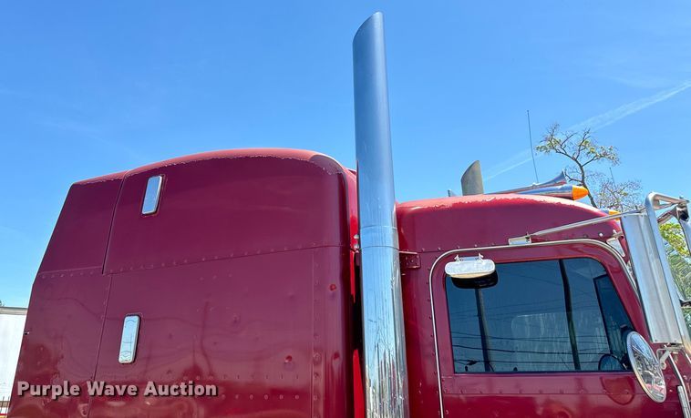 image for item EH3864 2005 Peterbilt  379 semi truck