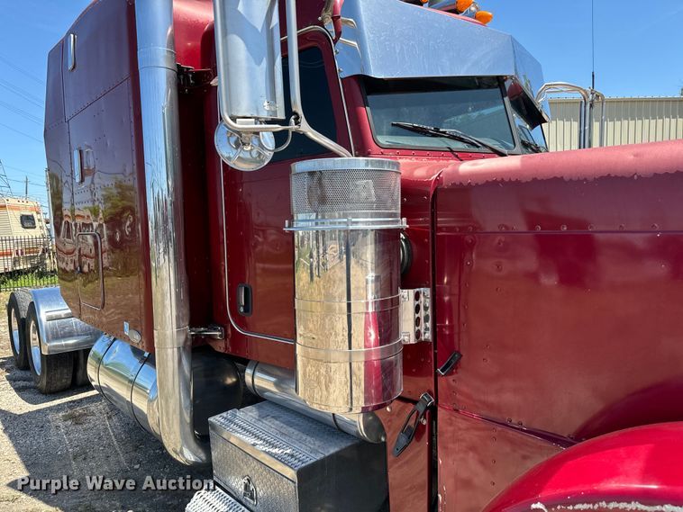 image for item EH3864 2005 Peterbilt  379 semi truck