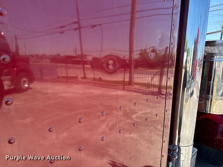 image for item EH3864 2005 Peterbilt  379 semi truck