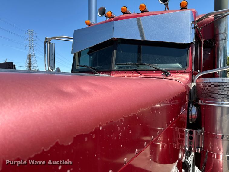 image for item EH3864 2005 Peterbilt  379 semi truck