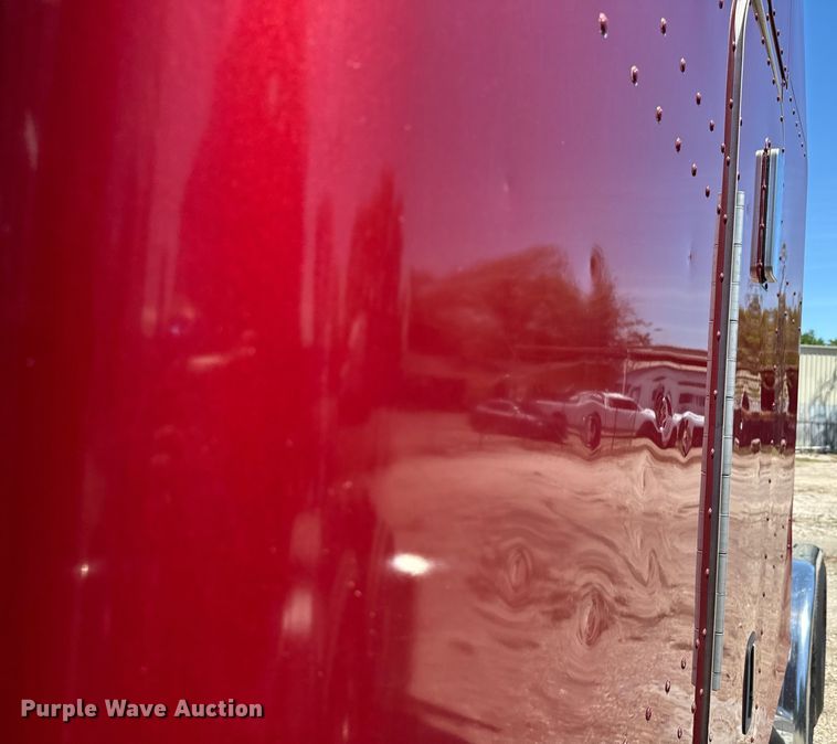 image for item EH3864 2005 Peterbilt  379 semi truck