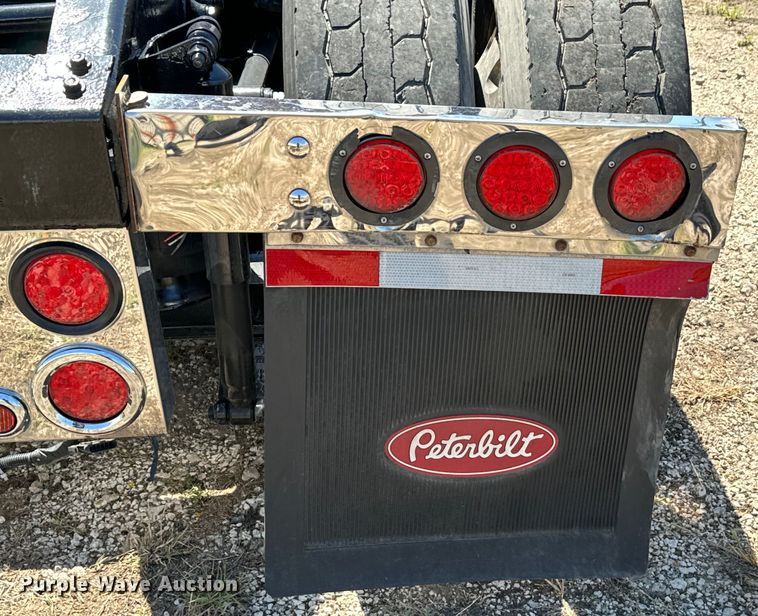 image for item EH3864 2005 Peterbilt  379 semi truck