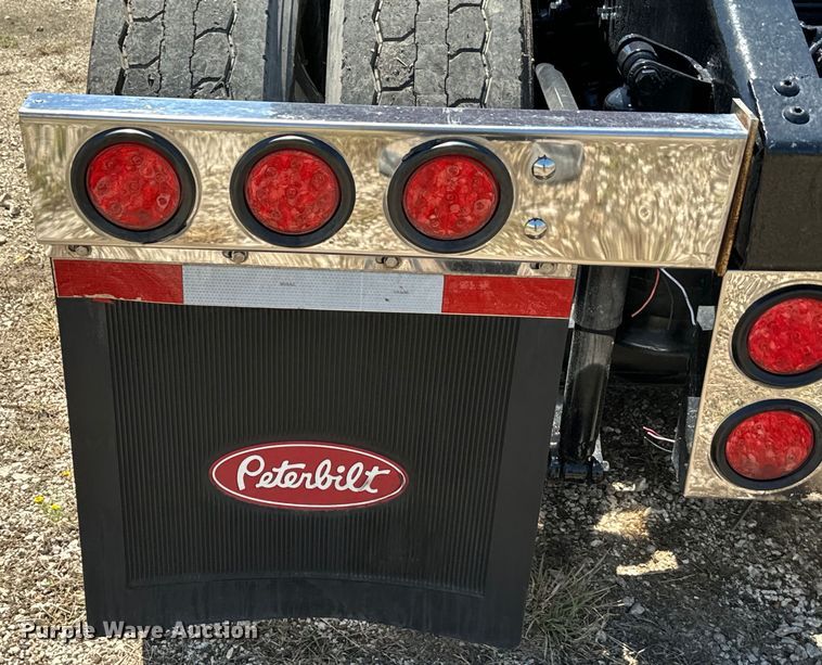 image for item EH3864 2005 Peterbilt  379 semi truck