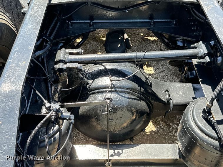 image for item EH3864 2005 Peterbilt  379 semi truck