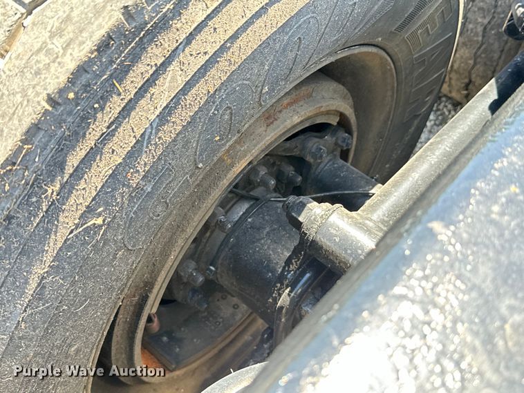 image for item EH3864 2005 Peterbilt  379 semi truck