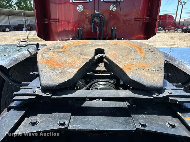 image for item EH3864 2005 Peterbilt  379 semi truck