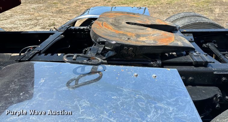 image for item EH3864 2005 Peterbilt  379 semi truck