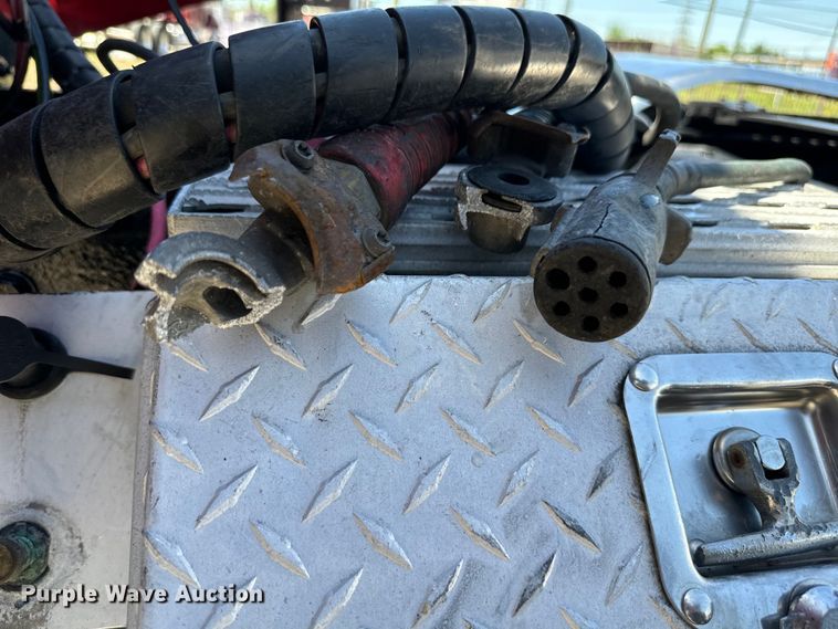 image for item EH3864 2005 Peterbilt  379 semi truck