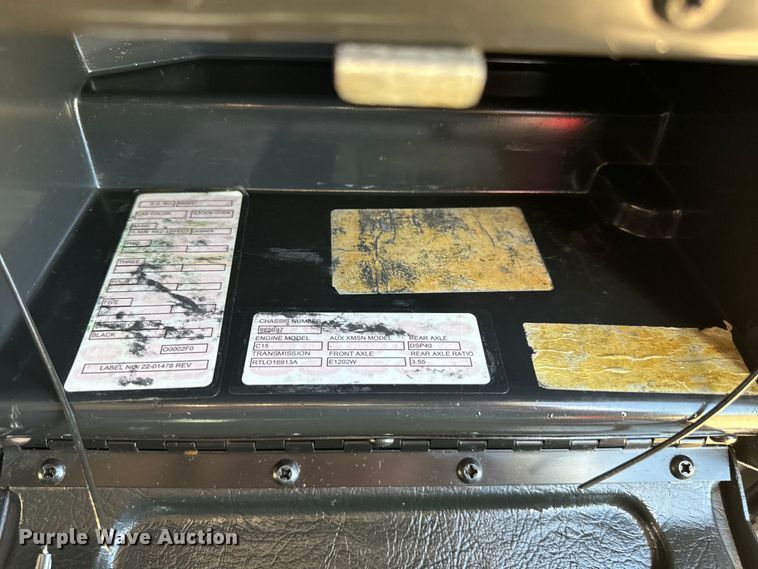 image for item EH3864 2005 Peterbilt  379 semi truck