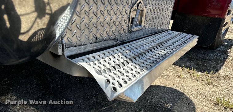 image for item EH3864 2005 Peterbilt  379 semi truck