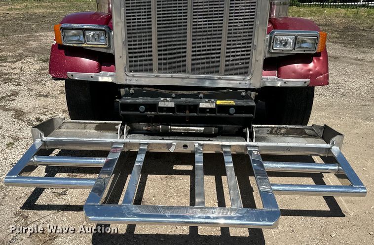 image for item EH3864 2005 Peterbilt  379 semi truck