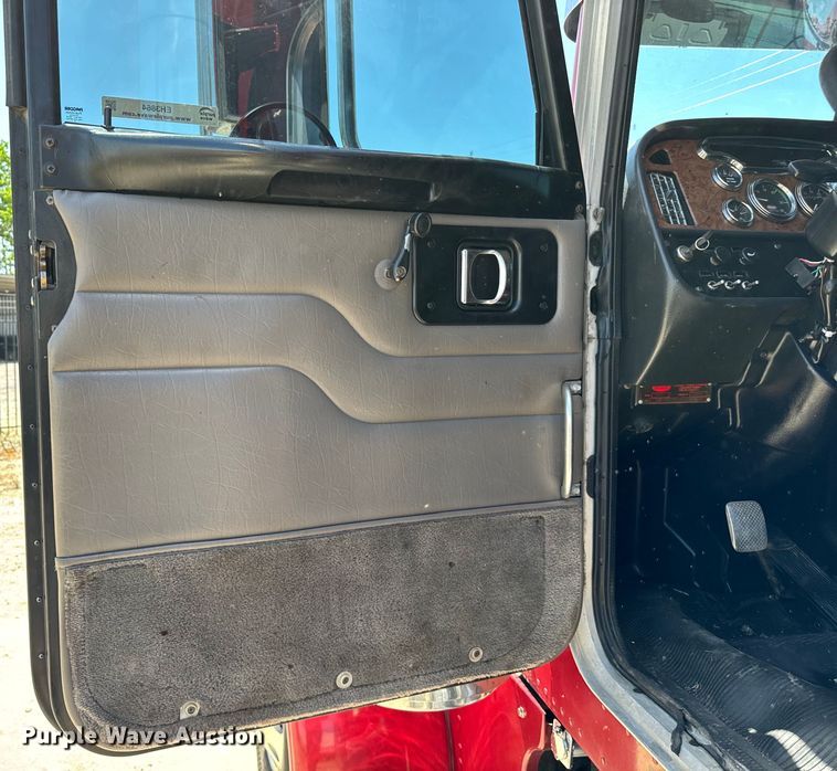 image for item EH3864 2005 Peterbilt  379 semi truck