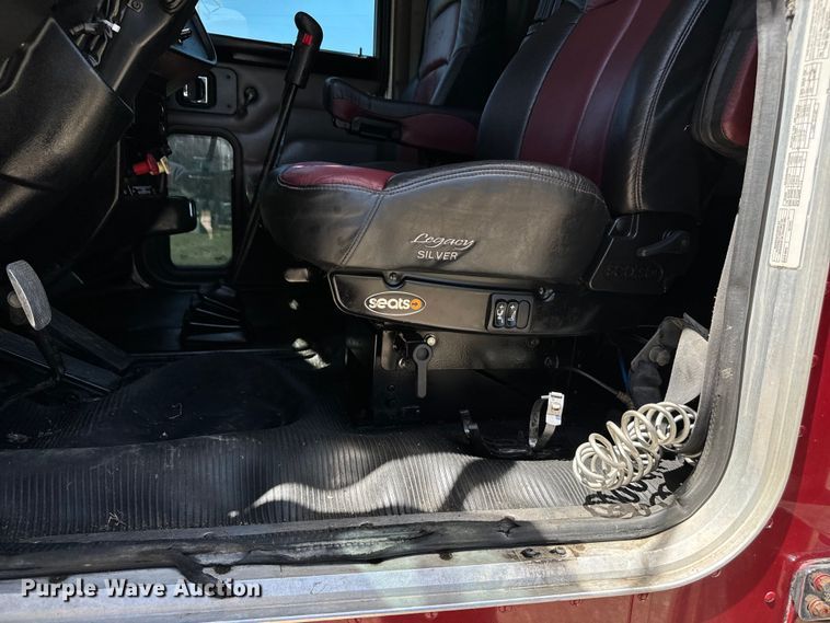 image for item EH3864 2005 Peterbilt  379 semi truck