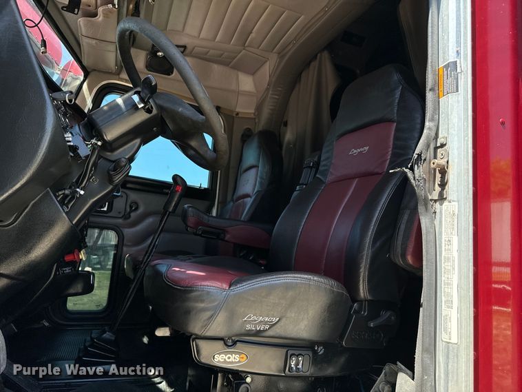 image for item EH3864 2005 Peterbilt  379 semi truck