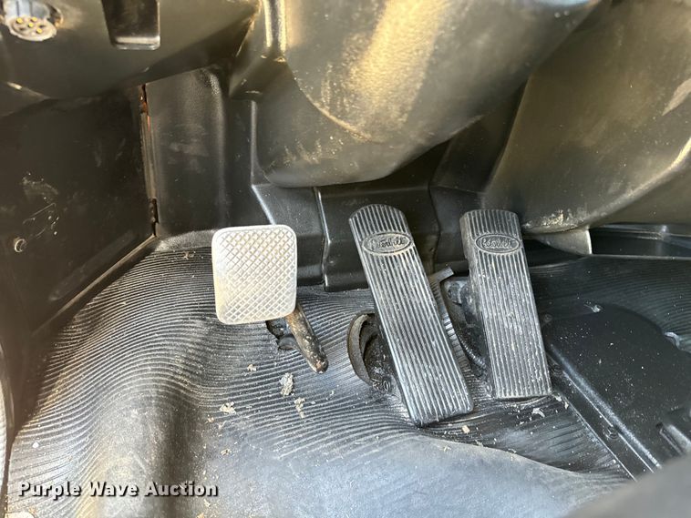 image for item EH3864 2005 Peterbilt  379 semi truck