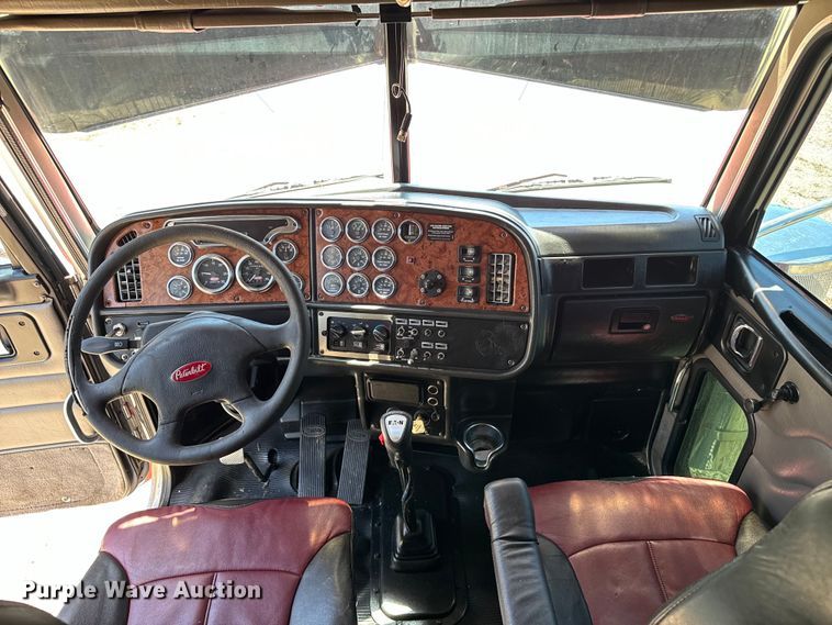 image for item EH3864 2005 Peterbilt  379 semi truck