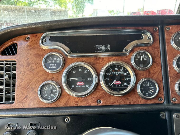 image for item EH3864 2005 Peterbilt  379 semi truck