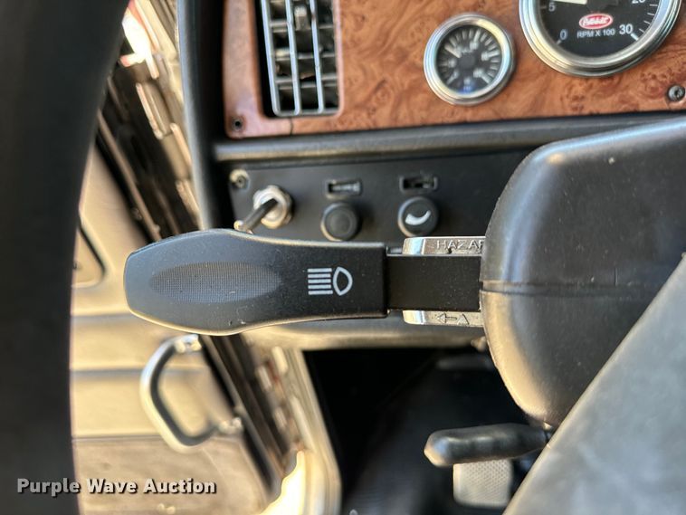 image for item EH3864 2005 Peterbilt  379 semi truck