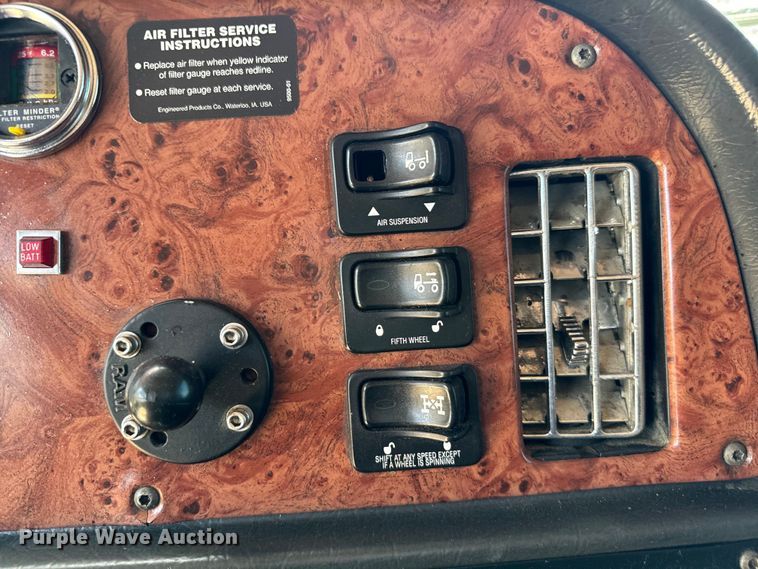 image for item EH3864 2005 Peterbilt  379 semi truck