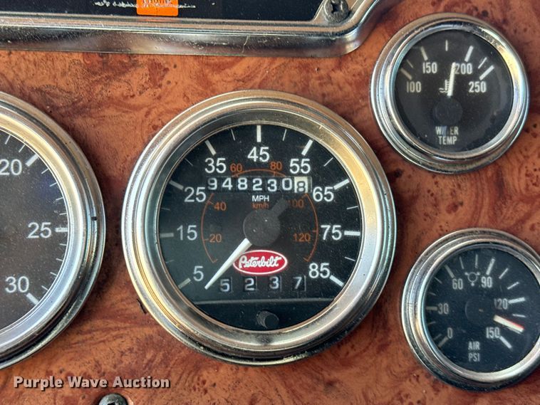 image for item EH3864 2005 Peterbilt  379 semi truck