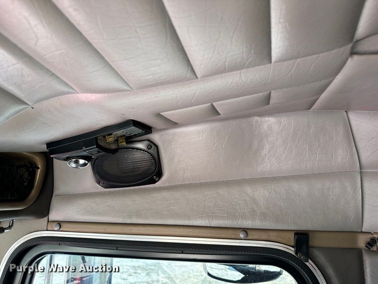 image for item EH3864 2005 Peterbilt  379 semi truck