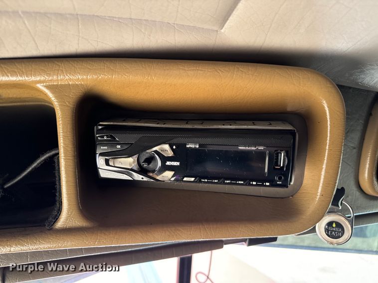 image for item EH3864 2005 Peterbilt  379 semi truck