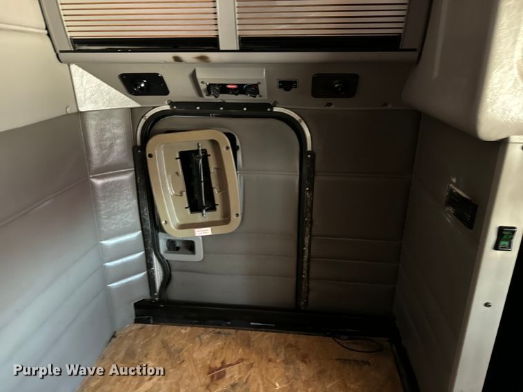 image for item EH3864 2005 Peterbilt  379 semi truck