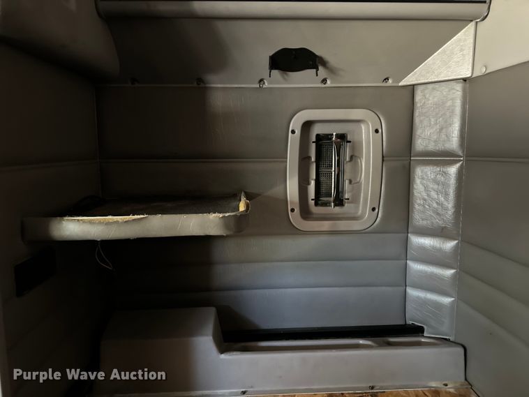 image for item EH3864 2005 Peterbilt  379 semi truck